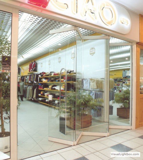  frameless shopping centre doors 